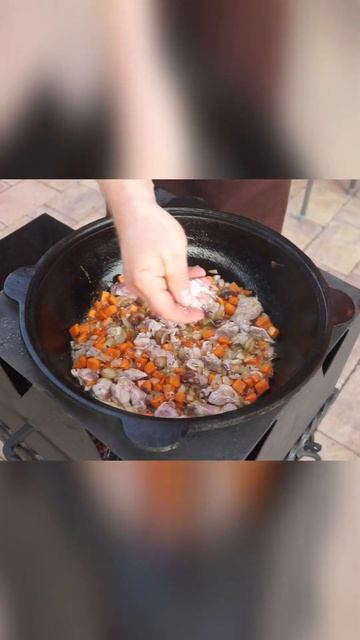 Плов в казане на костре