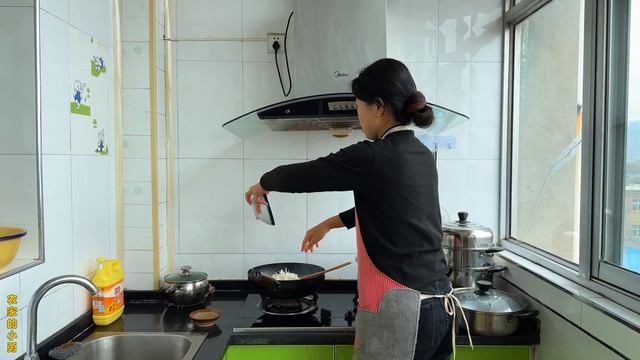 陪读白萝卜丝这样炒太下饭酸香开胃梦梦居然吃成土豆丝了农家的小勇