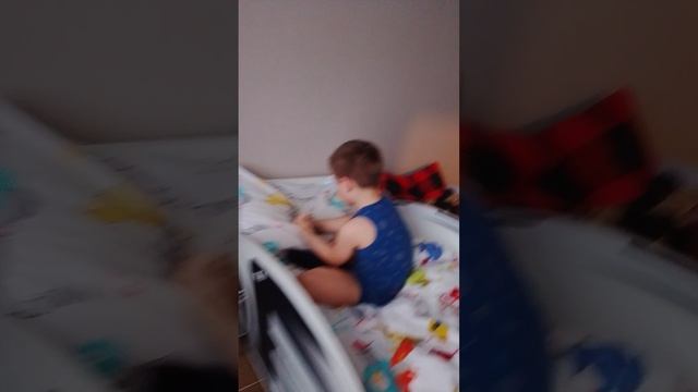 брат:Захара ломал себе телефон