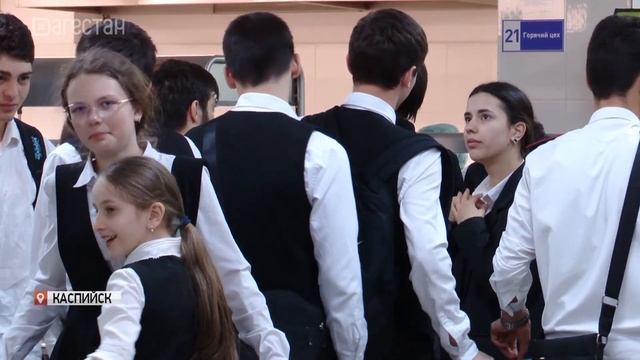 Обед в школе теперь можно оплатить картой смотреть онлайн