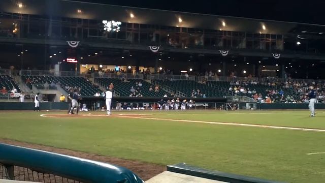 Upton 6th at bat, failed pickoff.MOV смотреть онлайн