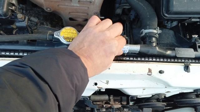 Как быстро и эффективно заклеить ванну радиатора.