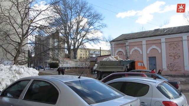 Грязный снег свозят в центр Житомира - Житомир.info смотреть онлайн