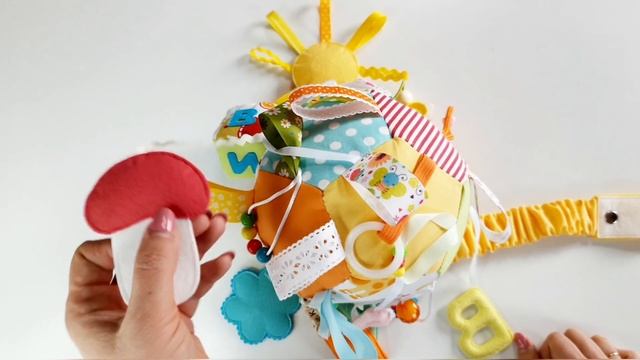 Развивающий именной мячик с подвесками для Викули смотреть онлайн