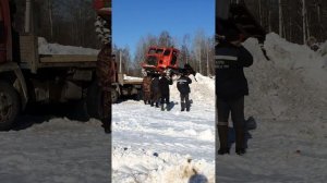 Погрузка трелевочного трактора ТТ4 на КамАЗ в лесу