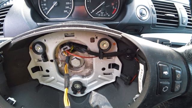 How to Change/Remove a BMW Steering Wheel (BMW E90, E91, E92, E93, E82, E87, E81) смотреть онлайн