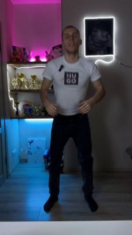 Сегодня уже 9 день моего челенджа — я отжимаюсь и приседаю за каждого нового подписчика и комментар
