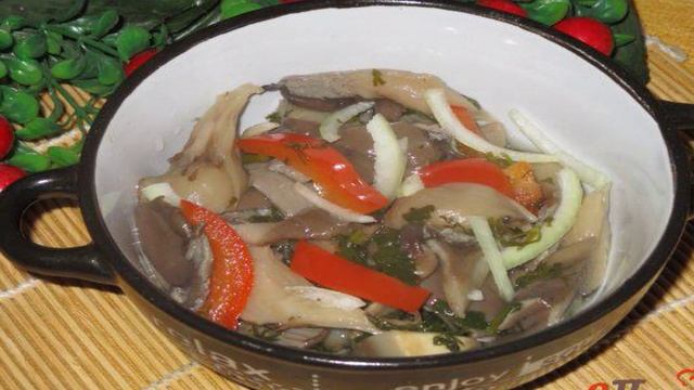 Вешенки маринованные с болгарским перцем и зеленью