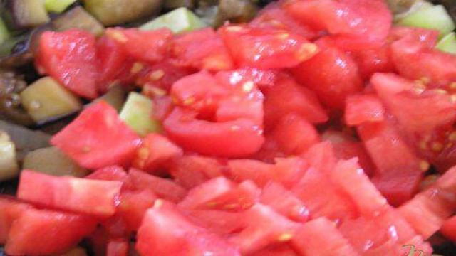 Овощное рагу с баклажаном и зеленой фасолью