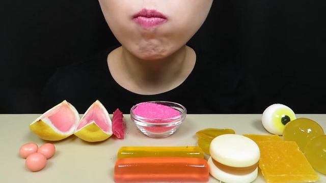 ASMR PINK YELLOW FOOD MACARON JELLY EYEBALL GUMMY KOHAKUTO 마카롱 젤리 눈알 젤리 먹방 EATING SOUNDS