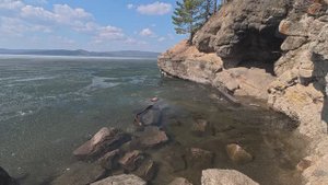 Спуск к Пугачевской пещере на озере Тургояк