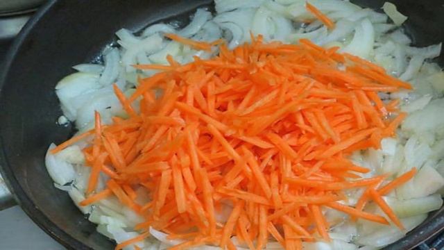Хек жареный, с луком и морковью