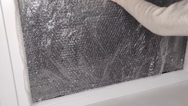 Вот для чего нужно прилепить ПУЗЫРЧАТУЮ ПЛЁНКУ на окна Это действительно работае смотреть онлайн