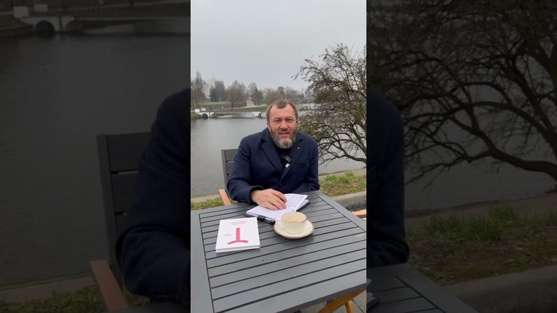 С днём поэзииПоэзия - это понимание этого мира изнутри!Поэзия - это что-то живое, это язык Богов!