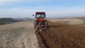 Вспашка трактор yto-x704