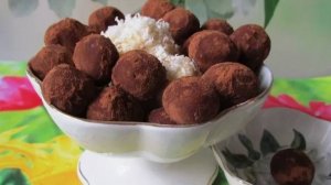 Сладкие шарики кокосом и сливочным сыром.