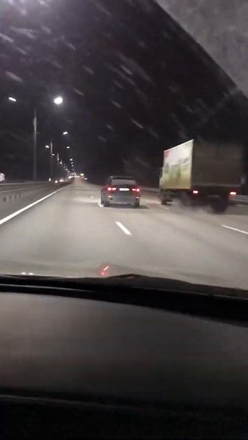 BMW E-70 4.0D(чип+саженый удалён)против BMW F-16 4.0D(сток). смотреть онлайн