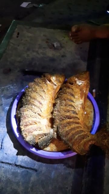 Street Ilish Sutki selling price #ilish #fish #desifish #eating #food #travelsonfood смотреть онлайн
