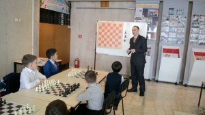 Урок  в шахматной школе.  Тема: "Ударность и свойства фигур".  Проводит преподаватель Галимжанов Р