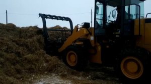 Сельскохозяйственный захват для сена или силоса на фронтальном погрузчике SEM.