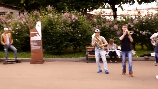 Go Brass band in Moscow park 2017 / Джазовая шоу-группа Go Brass в Парке Горького  2017 смотреть онлайн