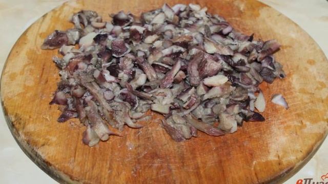 Жульен из лесных грибов и курицы