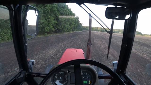 На МТЗ 82 в поле с 6 метровыми катками смотреть онлайн