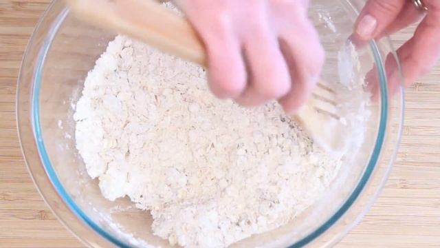 How to Make Apple Crisp - Homemade Fruit Crisp Recipe смотреть онлайн