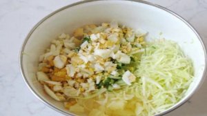 Салат из ананасов,  огурцов и кукурузы