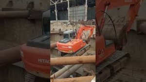 Спускаем экскаватор Hitachi ZX120 в шахту