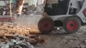 Бобкэт ни молотокда ишлаши