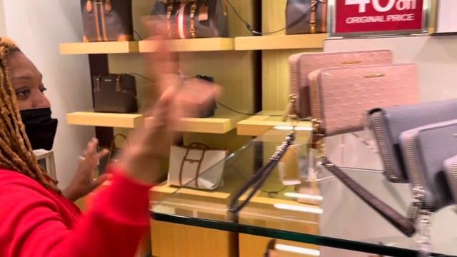 Wallet Shopping with Chandrea (Mini Episode) смотреть онлайн