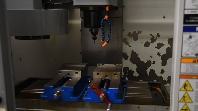 Haas Mini Mill смотреть онлайн