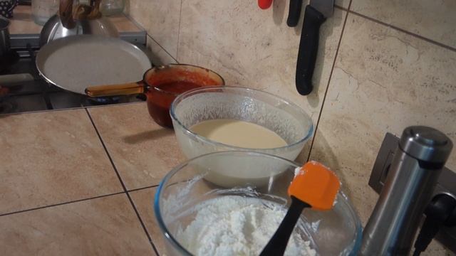 Naleśniki na słodko z serem i śliwkami. Bardzo prosty przepis !!