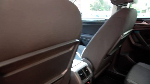 Volkswagen Tiguan 1.6TDI R-Line del 2019 смотреть онлайн