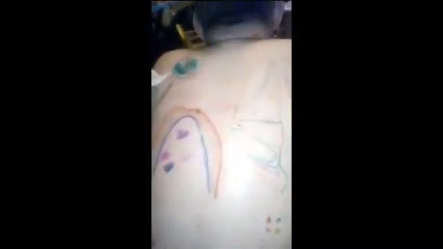 Папа и дочки. Девочки изрисовали папе спину. смотреть онлайн