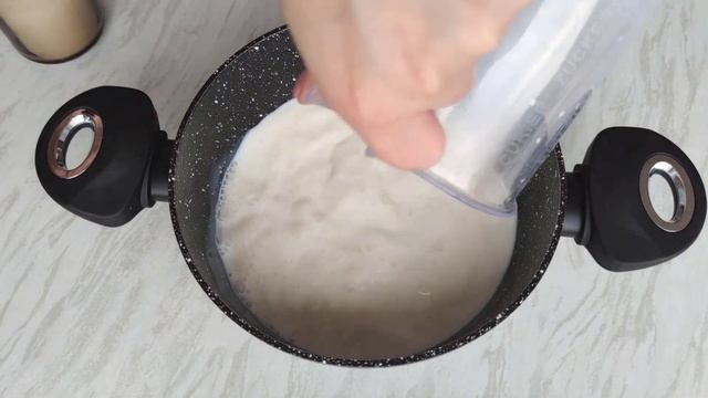 Stefanka - Miodowe ciasto przekładane masą grysikową i powidłami ( Miodownik)