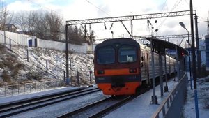 Электропоезд ЭД9М-0131 с поездом Воронеж - Валуйки