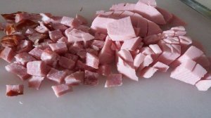 Салат с  консервированным горошком и малосольными огурцами