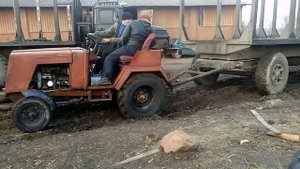 Самодельный трактор с двигателем от МТЗ тащит ураловский прицеп