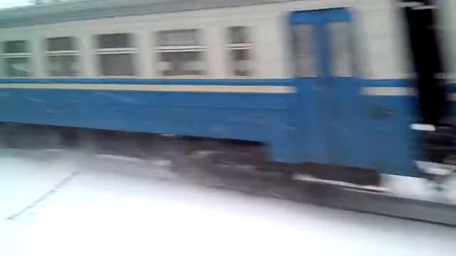 "Сніговий засилочний електропоїзд на ходу" Ер9м-552 пл.Тарасівка смотреть онлайн