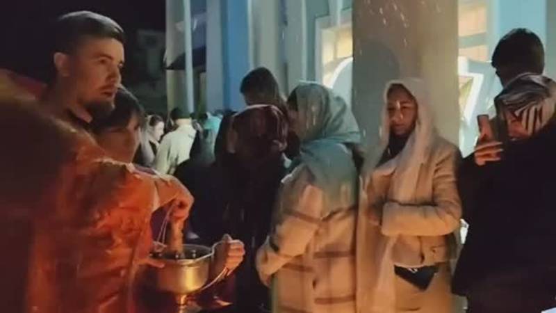 Христос Воскресе! Свято-Покровский храм в Пасхальное богослужение. Город Судак 20 апреля 2025