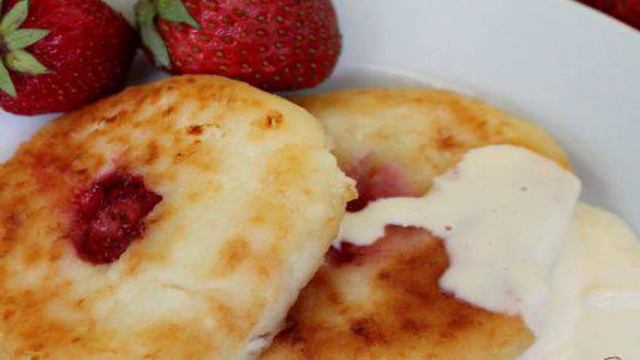 Сырники с клубникой