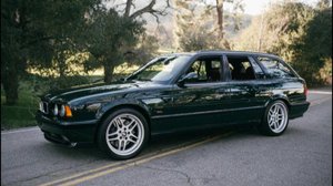 Mortal 1:64 BMW E34 Touring
Перламутровый GREEN!)