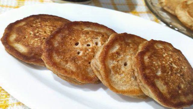 Оладьи на молоке с яблоком