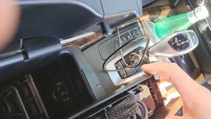 Как убрать стандартный телефон в подлокотнике bmw x5 f15