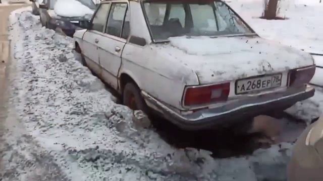 Заброшенная BMW 5 series (E12) смотреть онлайн