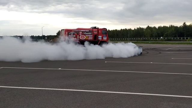 МАЗ Дакар валит смотреть онлайн