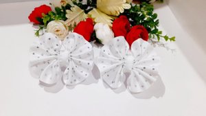 Бантики волнушки из ленты со стразами