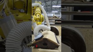 Фрезеовка гнутоклееной фанеры роботом Hundai HS165